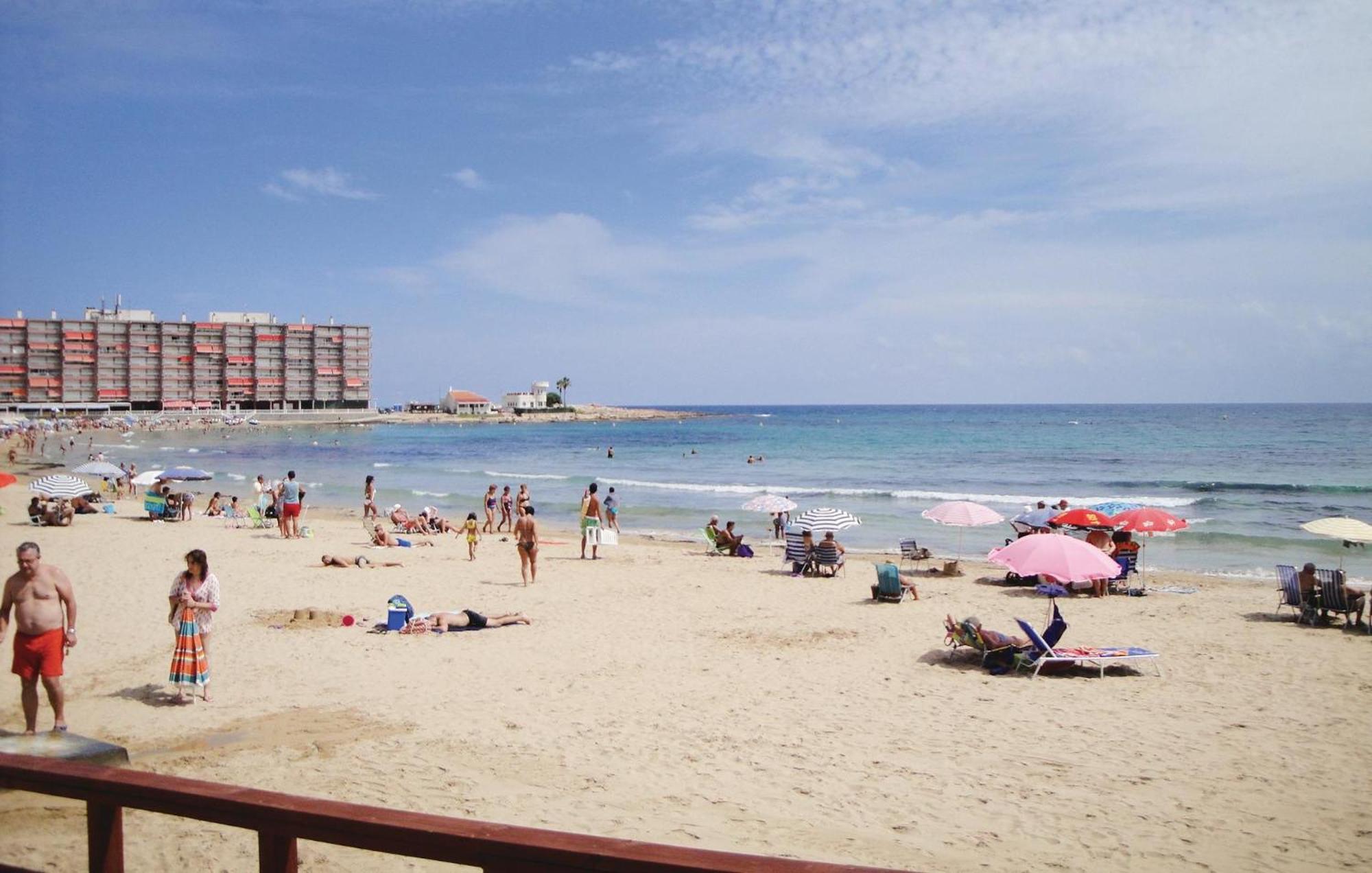 2 Bedroom Cozy Apartment In Torrevieja Ngoại thất bức ảnh