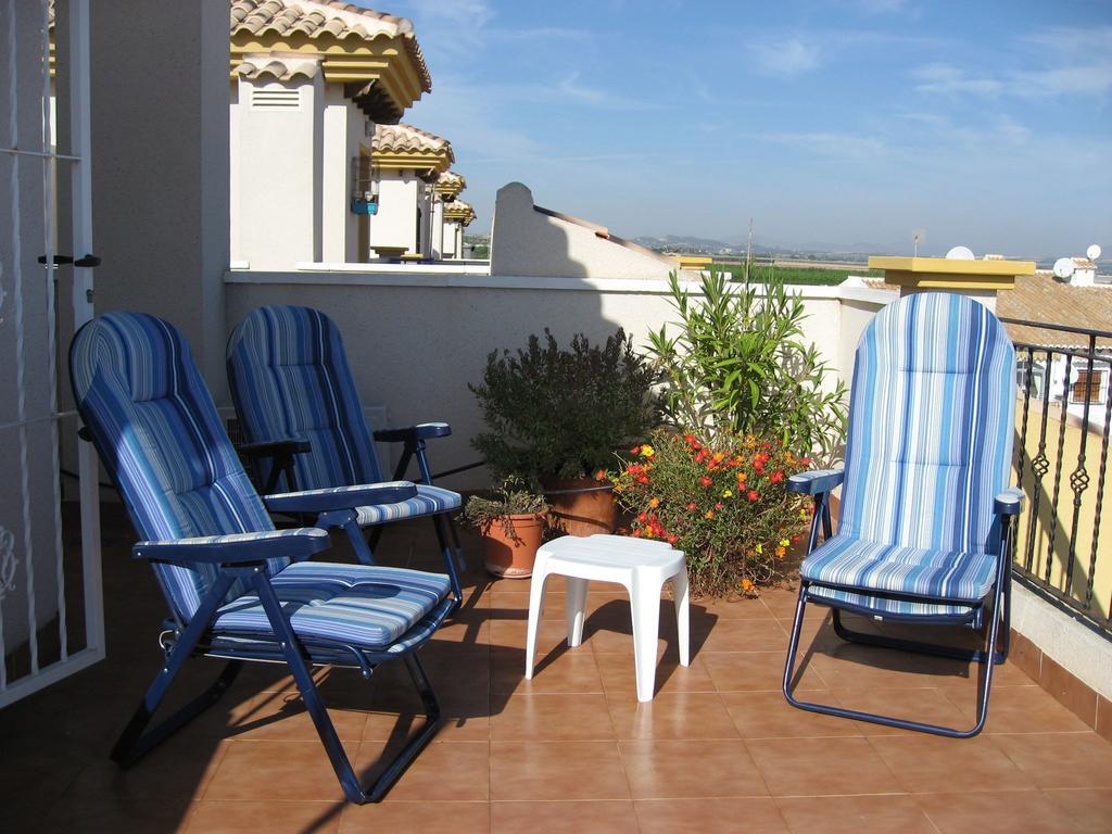 2 Bedroom Cozy Apartment In Torrevieja Ngoại thất bức ảnh