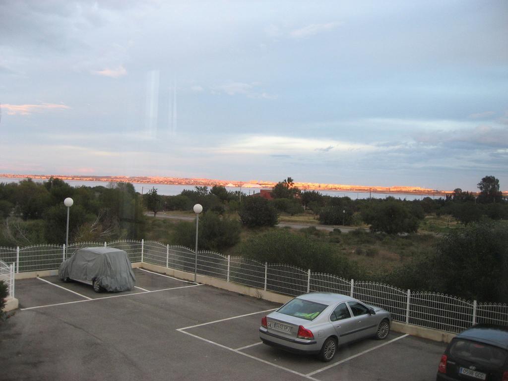 2 Bedroom Cozy Apartment In Torrevieja Ngoại thất bức ảnh