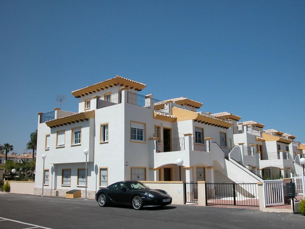 2 Bedroom Cozy Apartment In Torrevieja Ngoại thất bức ảnh