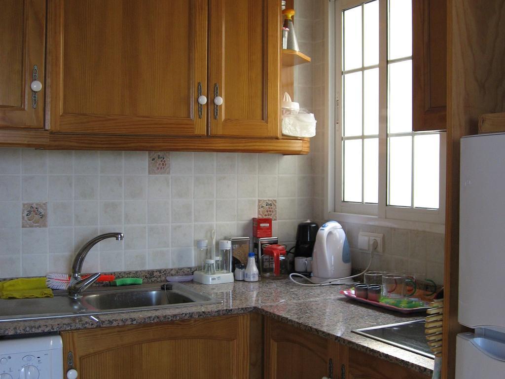 2 Bedroom Cozy Apartment In Torrevieja Ngoại thất bức ảnh