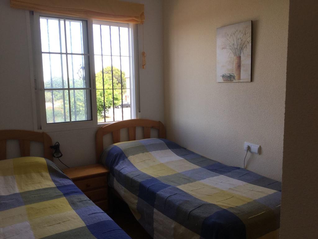 2 Bedroom Cozy Apartment In Torrevieja Ngoại thất bức ảnh
