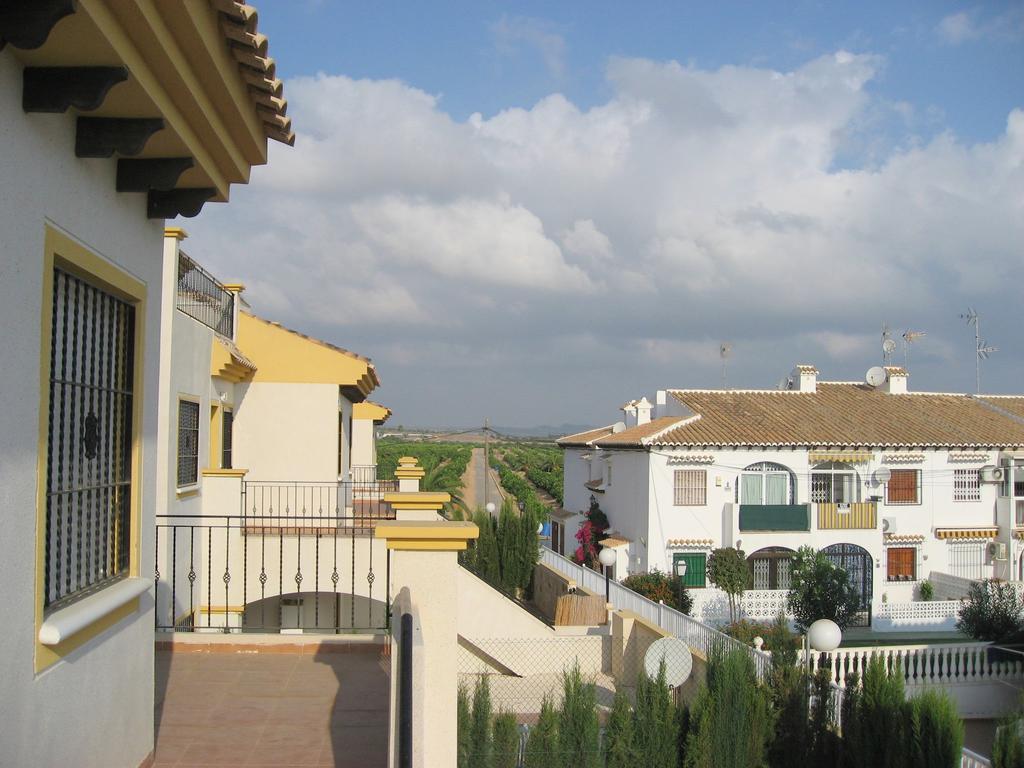 2 Bedroom Cozy Apartment In Torrevieja Ngoại thất bức ảnh