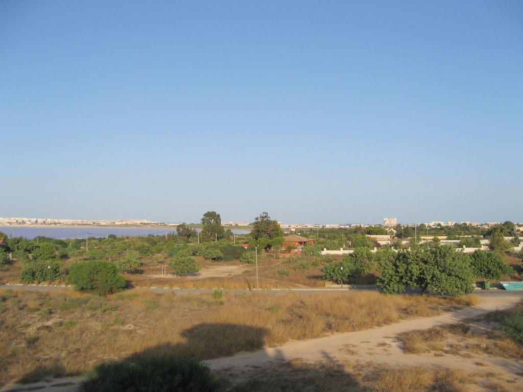 2 Bedroom Cozy Apartment In Torrevieja Ngoại thất bức ảnh
