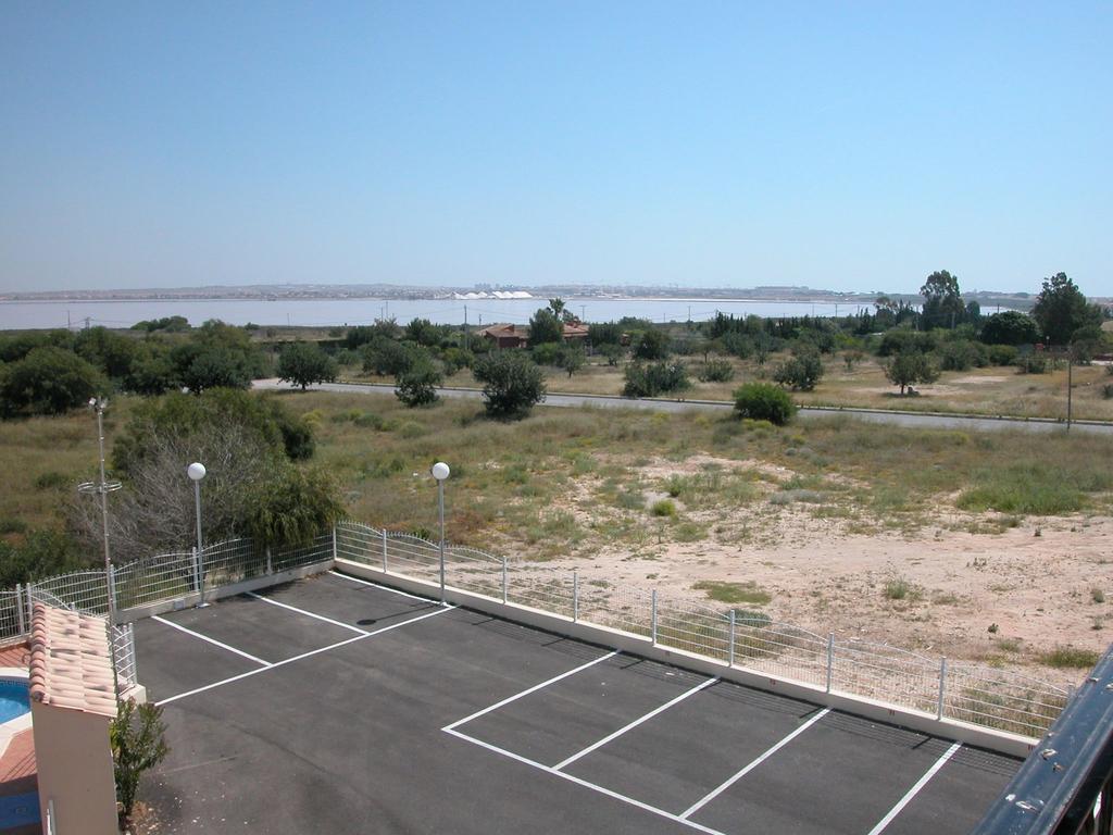 2 Bedroom Cozy Apartment In Torrevieja Ngoại thất bức ảnh